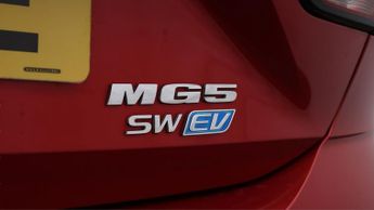 MG MG5 EXCLUSIVE