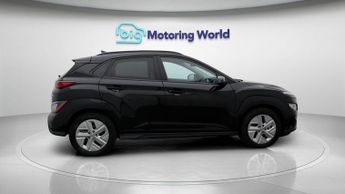 Hyundai KONA PREMIUM