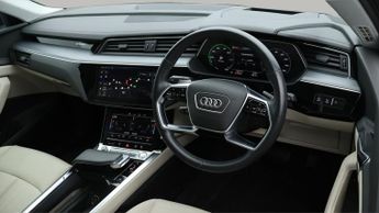 Audi e-tron QUATTRO BASE