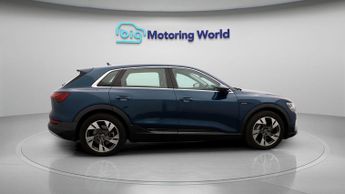 Audi e-tron QUATTRO BASE