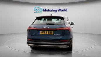 Audi e-tron QUATTRO BASE