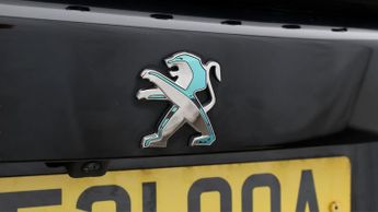 Peugeot E-2008 GT PREMIUM