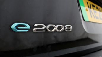 Peugeot E-2008 GT PREMIUM