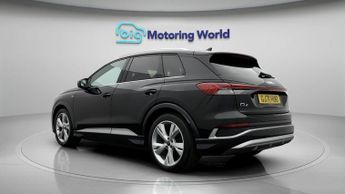 Audi Q4 e-tron S LINE
