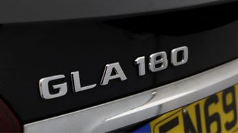 Mercedes-Benz GLA GLA 180 AMG LINE EDITION