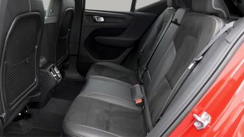 Volvo XC40 B4 R-DESIGN PRO