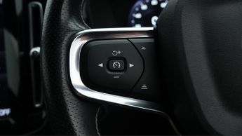 Volvo XC40 B4 R-DESIGN PRO