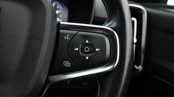 Volvo XC40 B4 R-DESIGN PRO