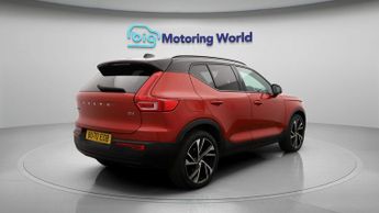 Volvo XC40 B4 R-DESIGN PRO