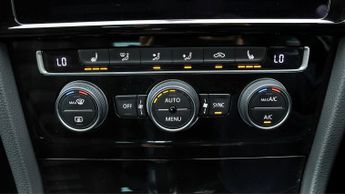 Volkswagen Golf GTI PERFORMANCE TSI DSG