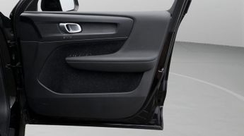 Volvo XC40 T3 MOMENTUM PRO
