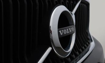 Volvo XC40 T3 MOMENTUM PRO