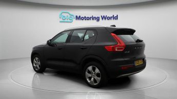Volvo XC40 T3 MOMENTUM PRO