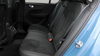 Volvo C40 RECHARGE PRO TWIN AWD