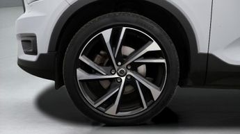 Volvo XC40 B4 R-DESIGN PRO