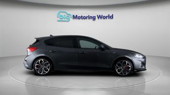 Ford Focus ST-LINE X