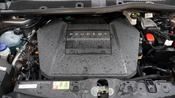 Peugeot E-2008 GT PREMIUM