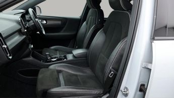 Volvo XC40 B4 R-DESIGN PRO