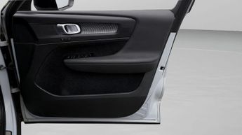 Volvo XC40 B4 R-DESIGN PRO