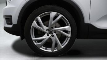Volvo XC40 B4 R-DESIGN PRO