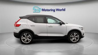 Volvo XC40 B4 R-DESIGN PRO
