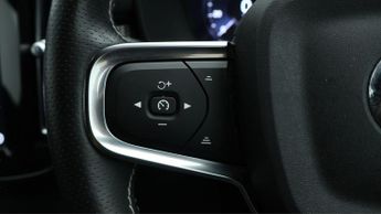 Volvo XC40 B4 R-DESIGN PRO