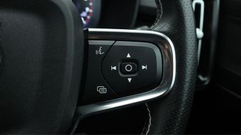 Volvo XC40 B4 R-DESIGN PRO
