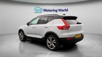 Volvo XC40 B4 R-DESIGN PRO