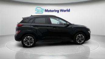 Hyundai KONA PREMIUM