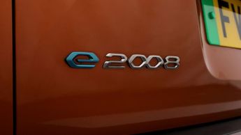 Peugeot E-2008 GT PREMIUM