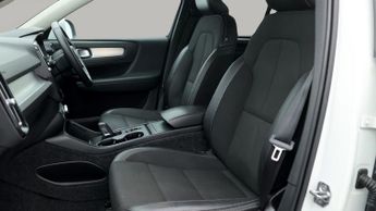 Volvo XC40 T3 MOMENTUM