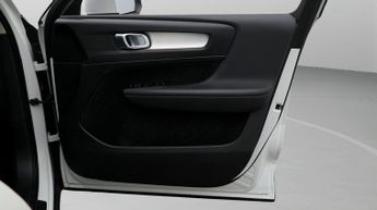 Volvo XC40 T3 MOMENTUM