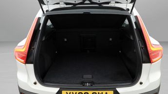 Volvo XC40 T3 MOMENTUM