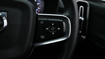 Volvo XC40 T3 MOMENTUM
