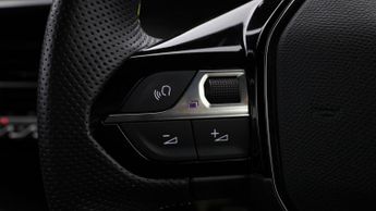 Peugeot E-2008 GT PREMIUM