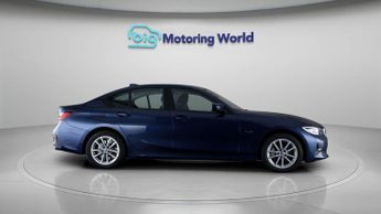BMW 3 Series 330E SE PRO