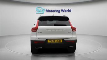 Volvo XC40 D4 R-DESIGN PRO AWD