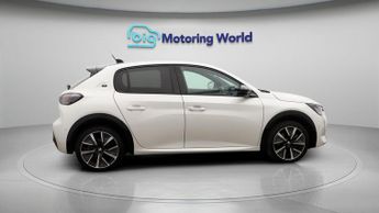 Peugeot E-208 GT