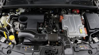 Renault Clio E-TECH ENGINEERED