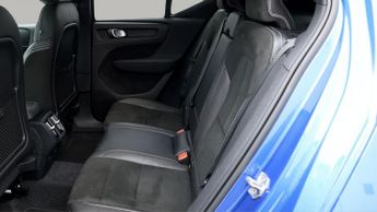 Volvo XC40 B4 R-DESIGN PRO