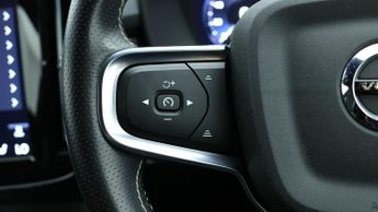 Volvo XC40 B4 R-DESIGN PRO