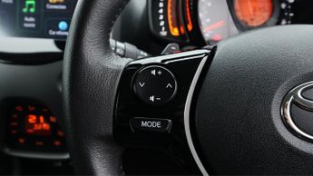 Toyota AYGO VVT-I X-TREND X-SHIFT TSS