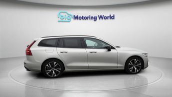 Volvo V60 RECHARGE T6 R-DESIGN AWD