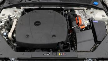 Volvo V60 RECHARGE T6 R-DESIGN AWD