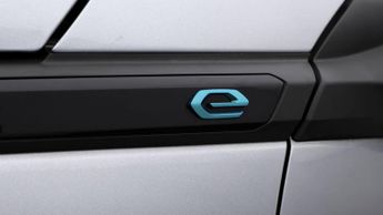 Peugeot E-2008 GT PREMIUM