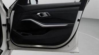 BMW 3 Series 330E M SPORT