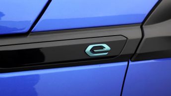 Peugeot E-2008 ALLURE PREMIUM