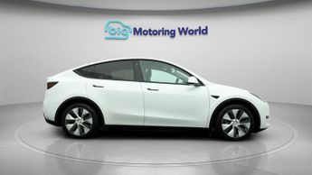 Tesla Model Y BASE