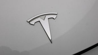 Tesla Model Y BASE