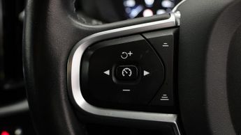 Volvo XC60 B5 MOMENTUM